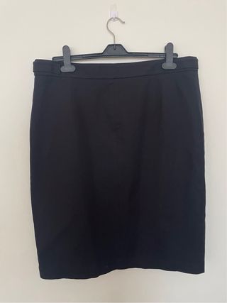 Falda negra midi