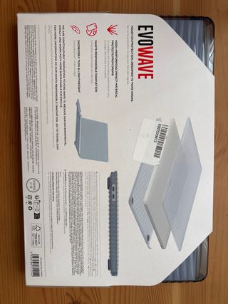 Funda para MacBook Pro 13” marca Tech 21 