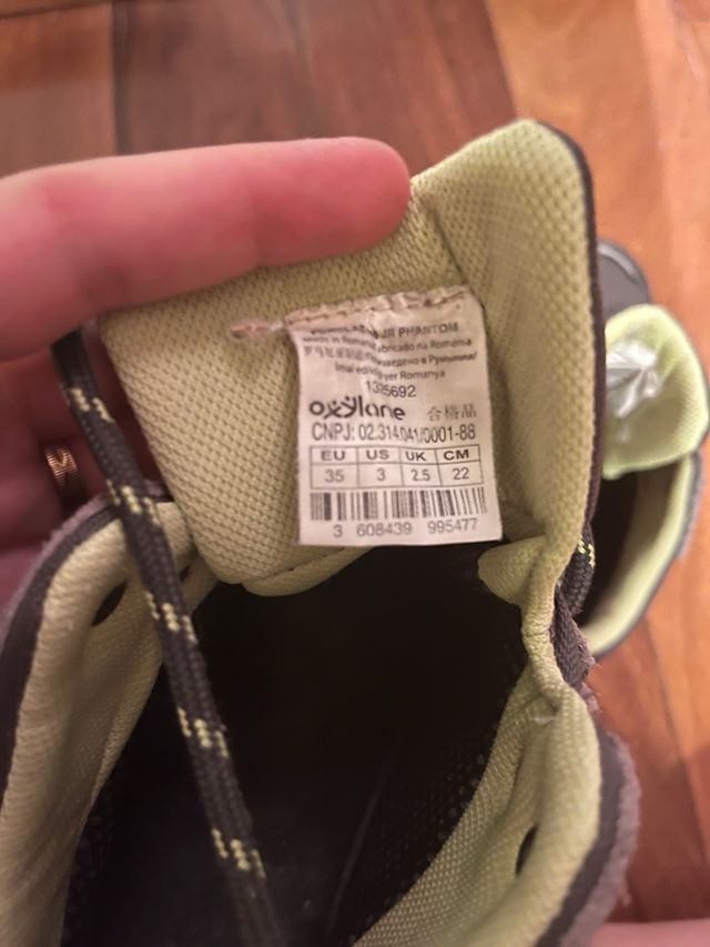 Botas trekking Quechua grises y marrones