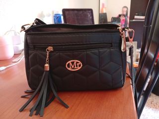 Bolso bandolera negro acolchado