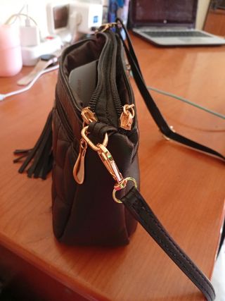 Bolso bandolera negro acolchado