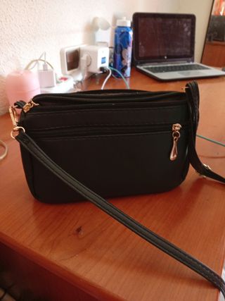 Bolso bandolera negro acolchado