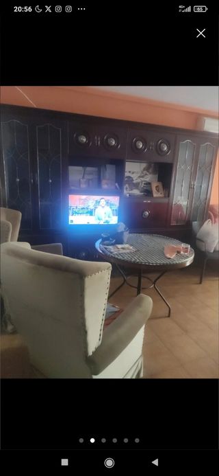 Habitación c/cama y silla, mueble para TV, mesilla