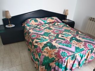 Cama de matrimonio 135 con cabecal y mesitas