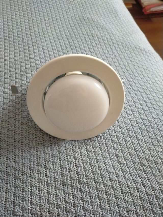 Foco LED empotrable blanco