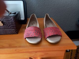 Zapatos verano, abiertos por delante 
Número 37