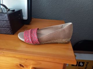 Zapatos verano, abiertos por delante 
Número 37