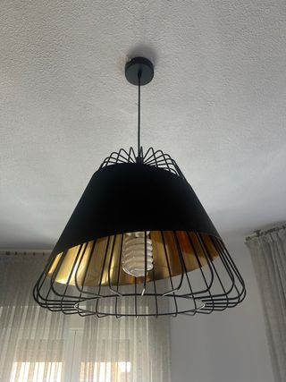 Lámpara colgante negra y dorada