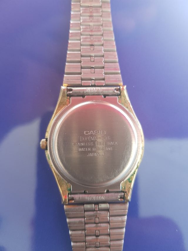 Orologio Casio vintage in oro