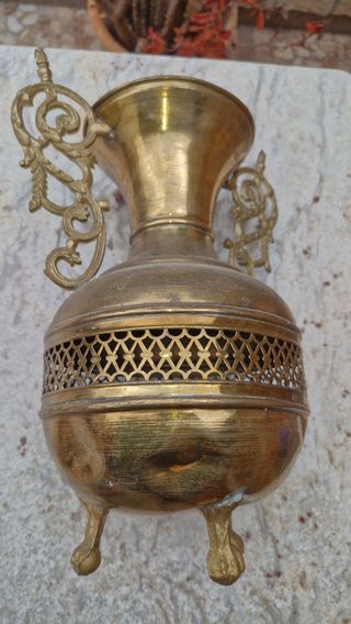 Jarrón latón antiguo decorativo