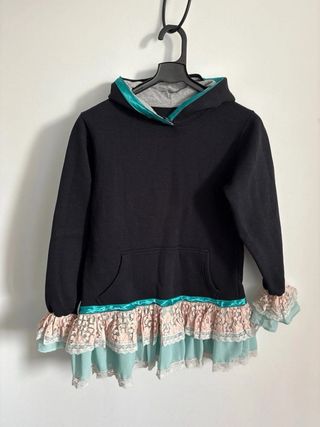 Sudadera azu marino con capucha y encaje