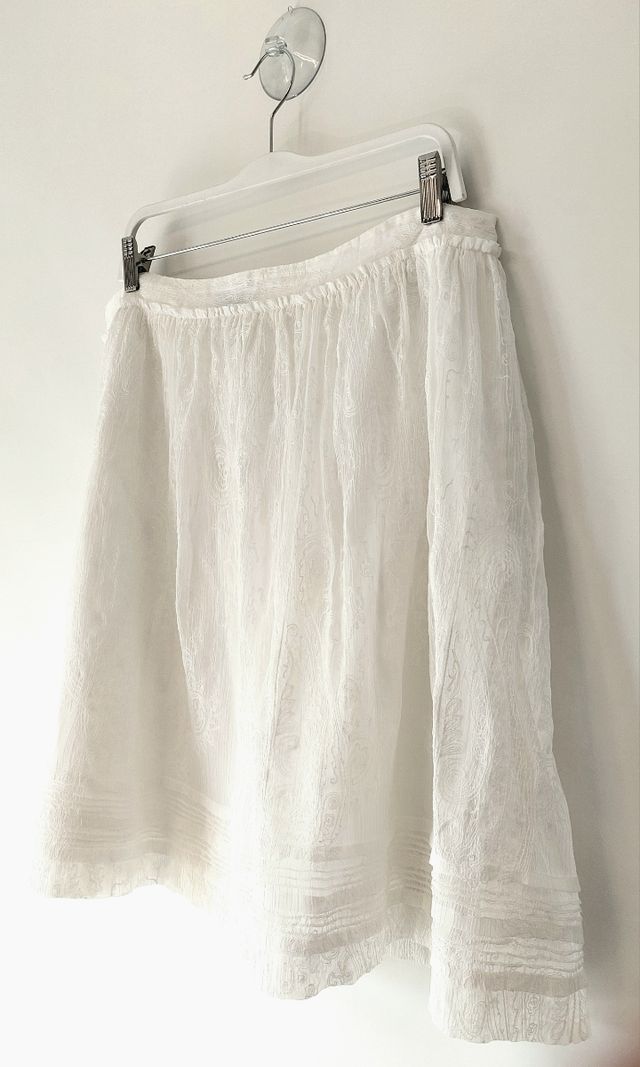Falda blanca de encaje