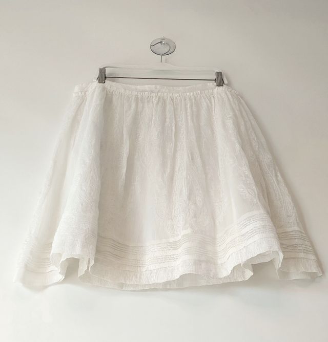 Falda blanca de encaje