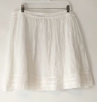 Falda blanca de encaje