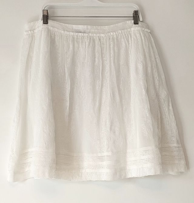 Falda blanca de encaje