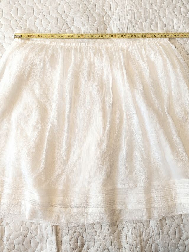 Falda blanca de encaje