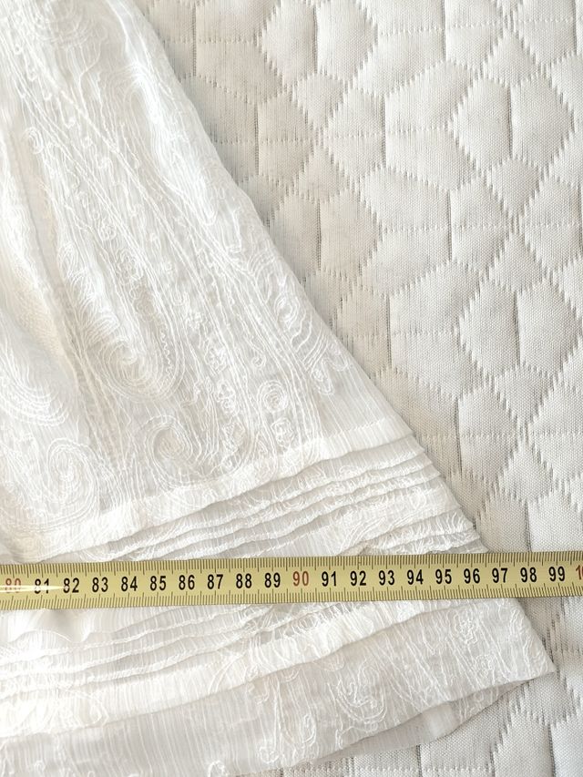 Falda blanca de encaje