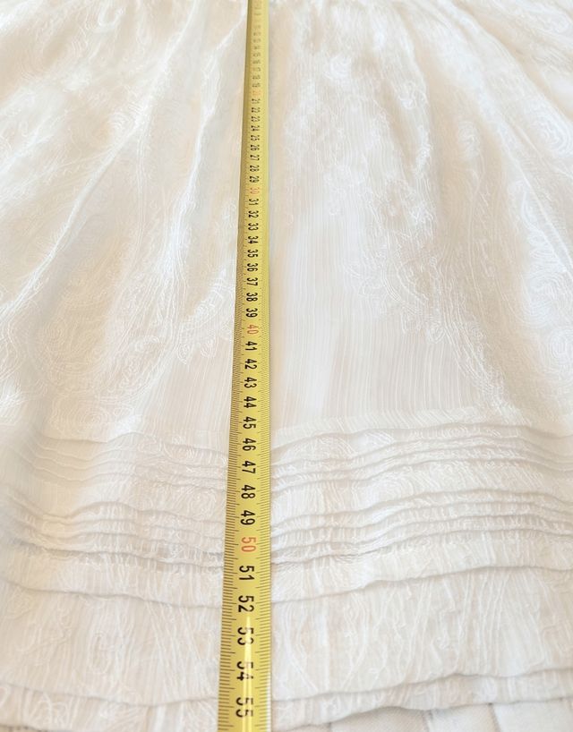 Falda blanca de encaje