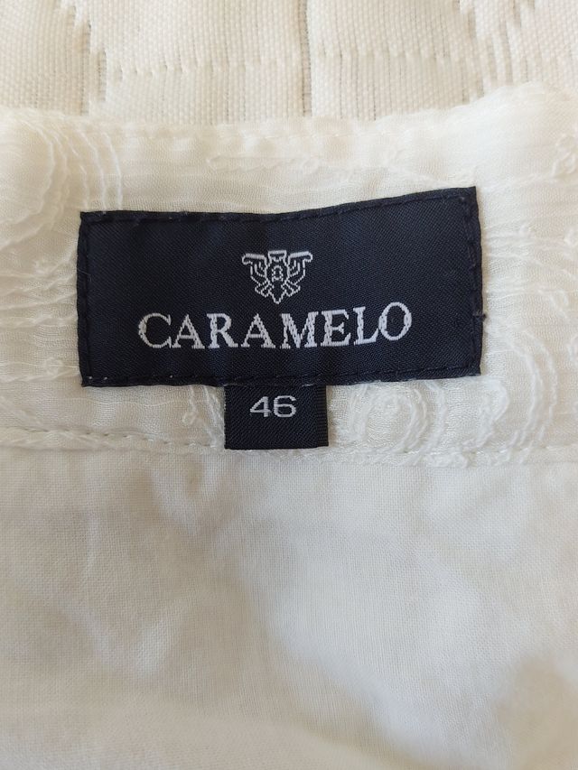 Falda blanca de encaje