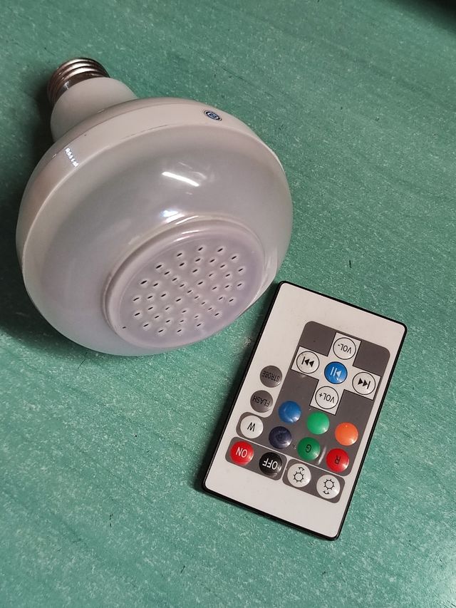 Bombilla LED inteligente con altavoz, bluetooth...