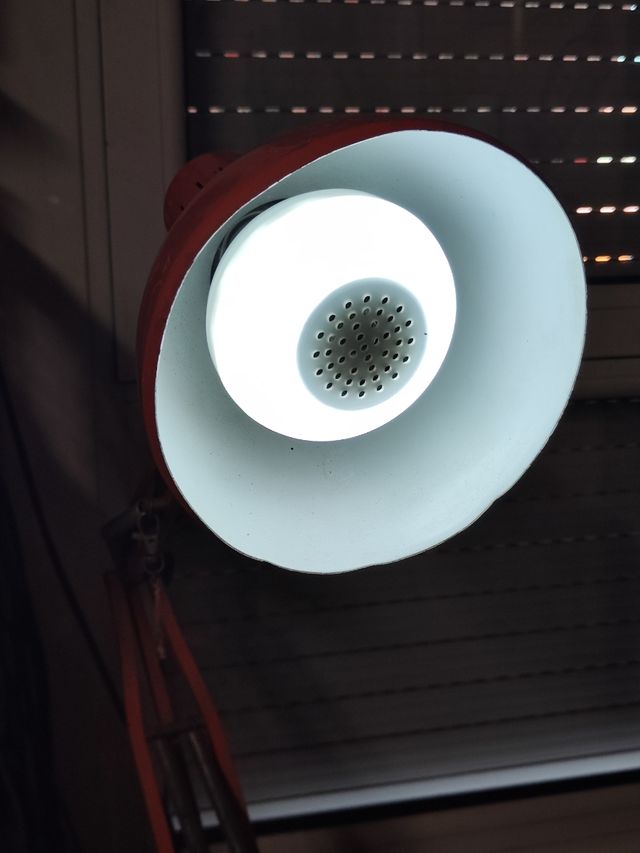 Bombilla LED inteligente con altavoz, bluetooth...