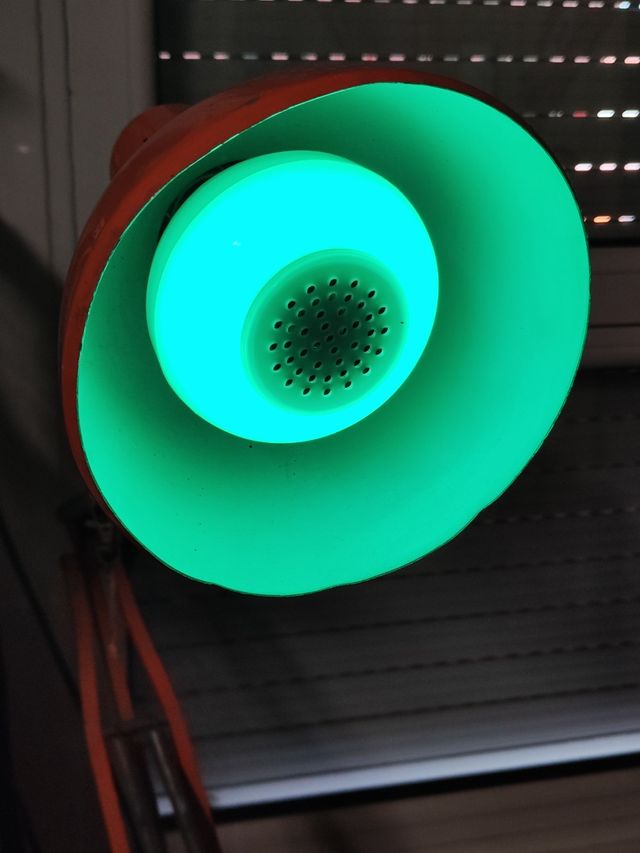 Bombilla LED inteligente con altavoz, bluetooth...
