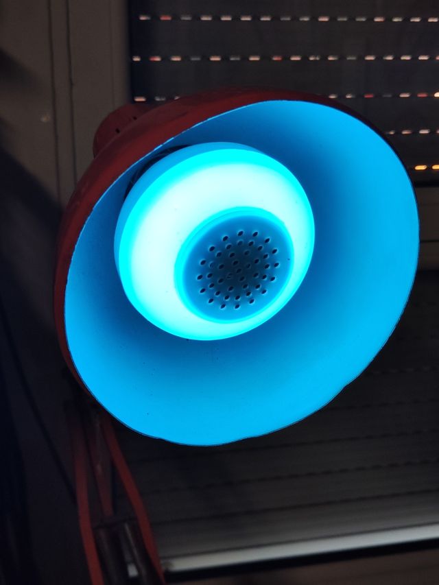 Bombilla LED inteligente con altavoz, bluetooth...