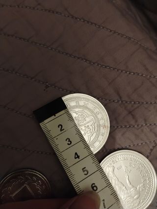 Monedas ,réplicas, plateadas - 4 piezas