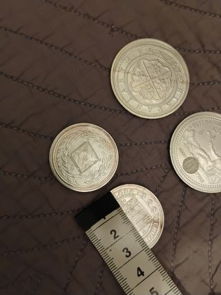 Monedas ,réplicas, plateadas - 4 piezas