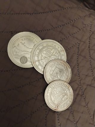 Monedas ,réplicas, plateadas - 4 piezas