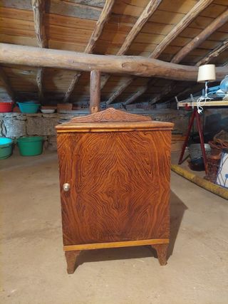 Mesilla antigua de madera