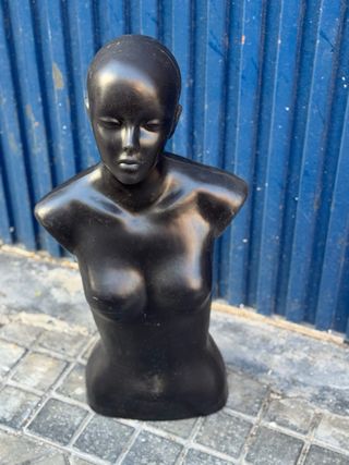Maniquí torso mujer plástico negro