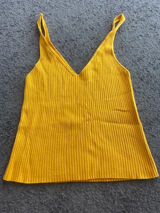 Top amarillo de punto