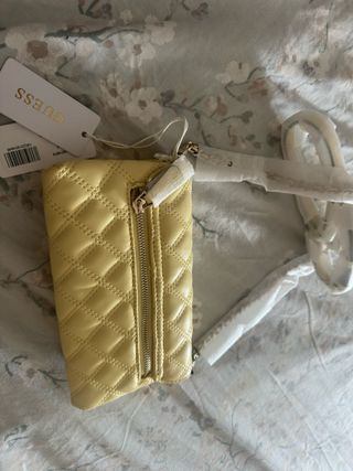 Bolso bandolera Guess amarillo