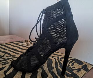 Botines negros-tacón alto