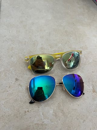 2 Gafas sol: azules y doradas