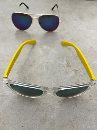 2 Gafas sol: azules y doradas