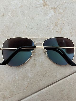 2 Gafas sol: azules y doradas