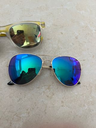 2 Gafas sol: azules y doradas