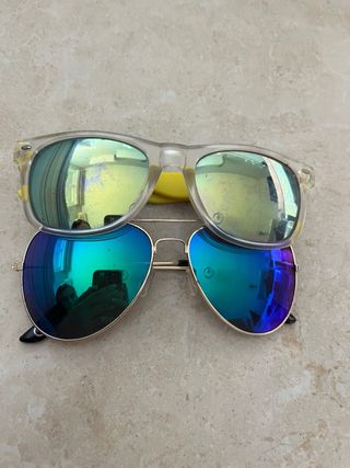 2 Gafas sol: azules y doradas