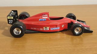 Modellino Ferrari 641/2 F1 Prost Burago scala 1:24
