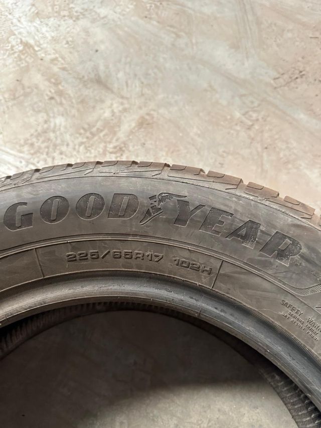 Neumáticos Goodyear 225/65R17 102H