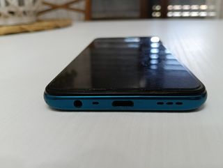 Oppo A9 con scatola, cover e vetro temperato 