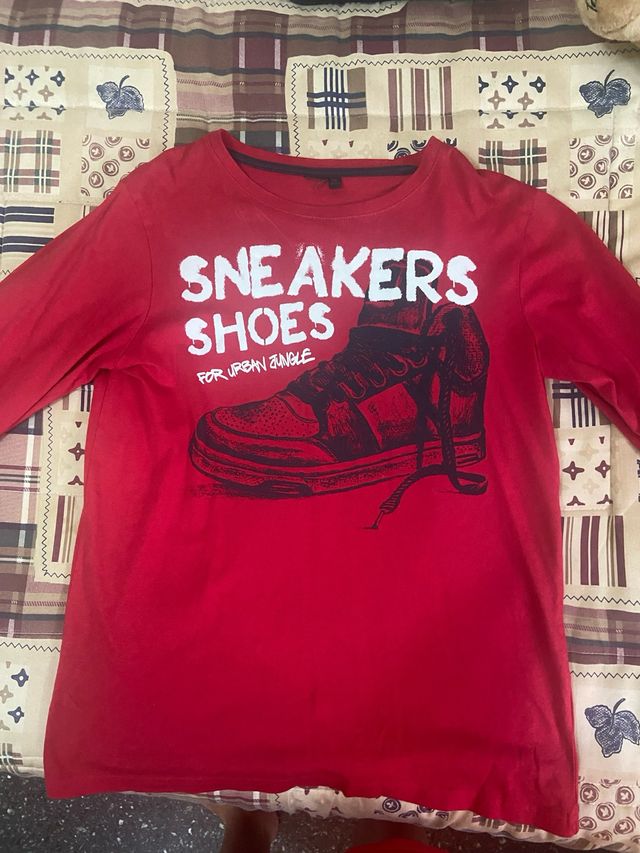 Camiseta roja manga larga Sneakers