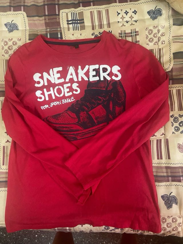 Camiseta roja manga larga Sneakers
