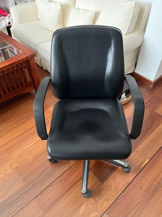 Silla oficina cuero sintético negra