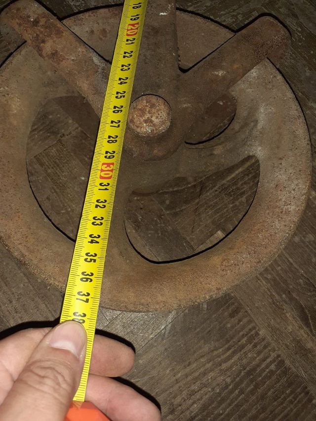 Roldana hierro antigua - 4800g