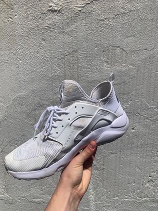 Nike Air Huarache blancas
