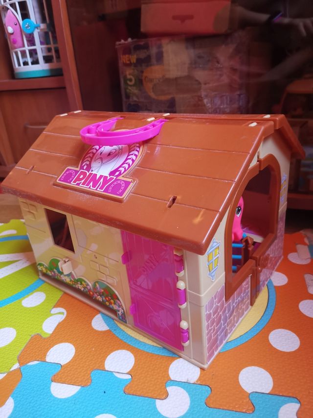 Establo Piny y 5 caballos pony