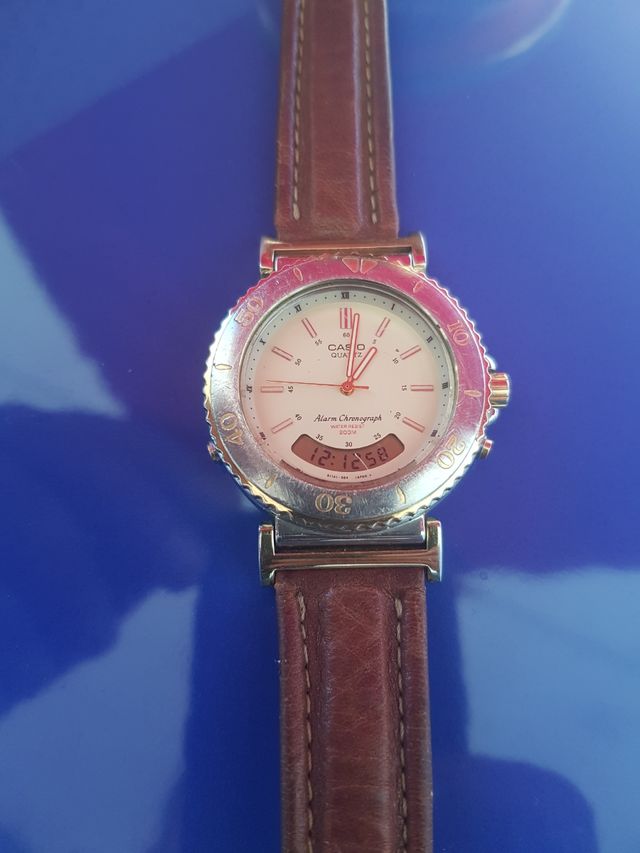 L'orologio Casio vintage deve essere restaurato